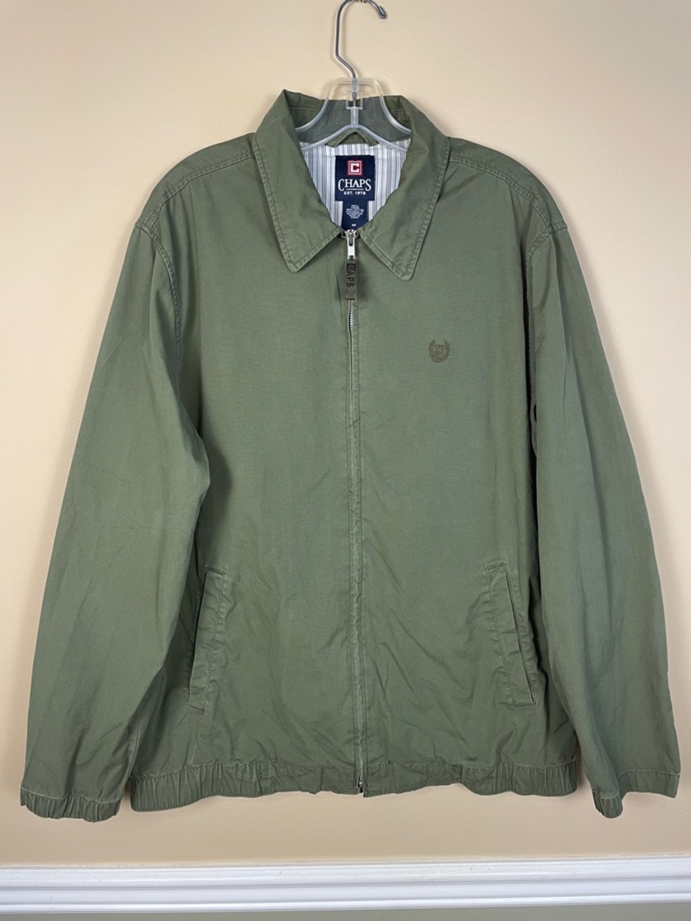 Chaps Men’s Olive Green Lightweight Zip-Up Outdoor Bomber Jacket